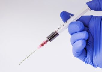 Medical syringe to handle shots